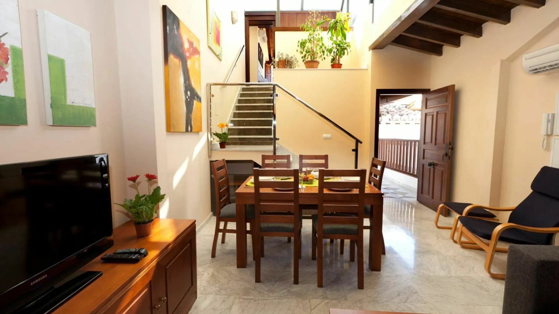 Apartamentos Mercader De Sedas Granada Spain