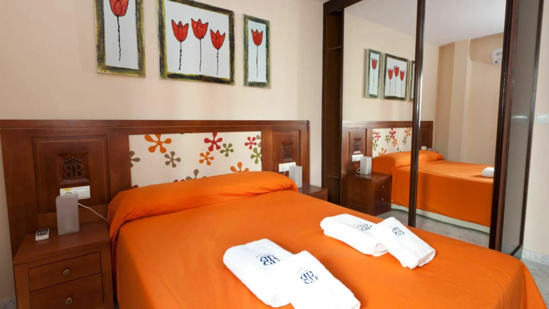 Apartment Apartamentos Mercader De Sedas Granada Spain